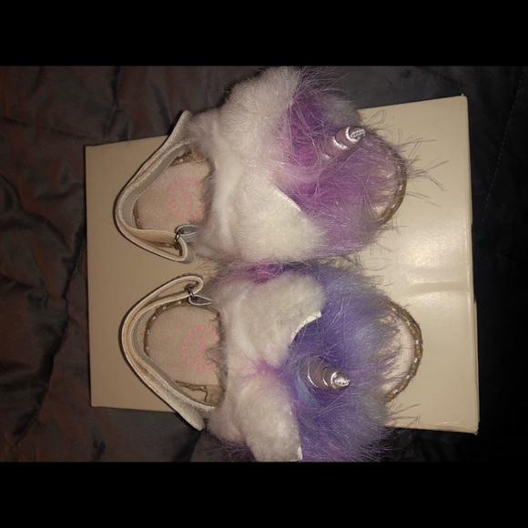 Ugg slippers - Picture 1 of 7